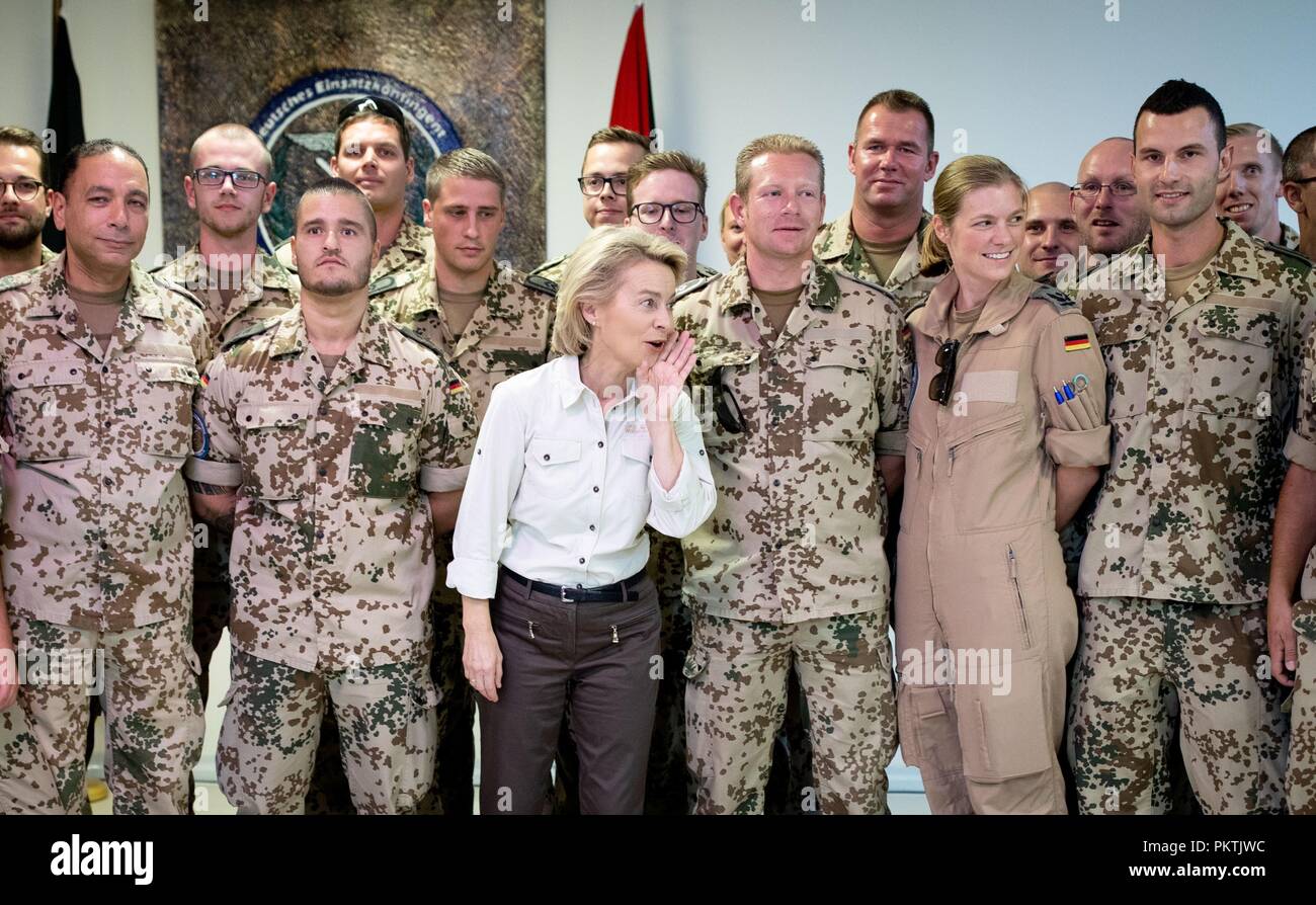Azraq, Jordan. 15th Sep, 2018. 15 September 2018, Germany, Azraq: Ursula  von der Leyen (C, CDU), Federal Minister of Defence, meets German soldiers  at the air base in Al Azraq. The minister