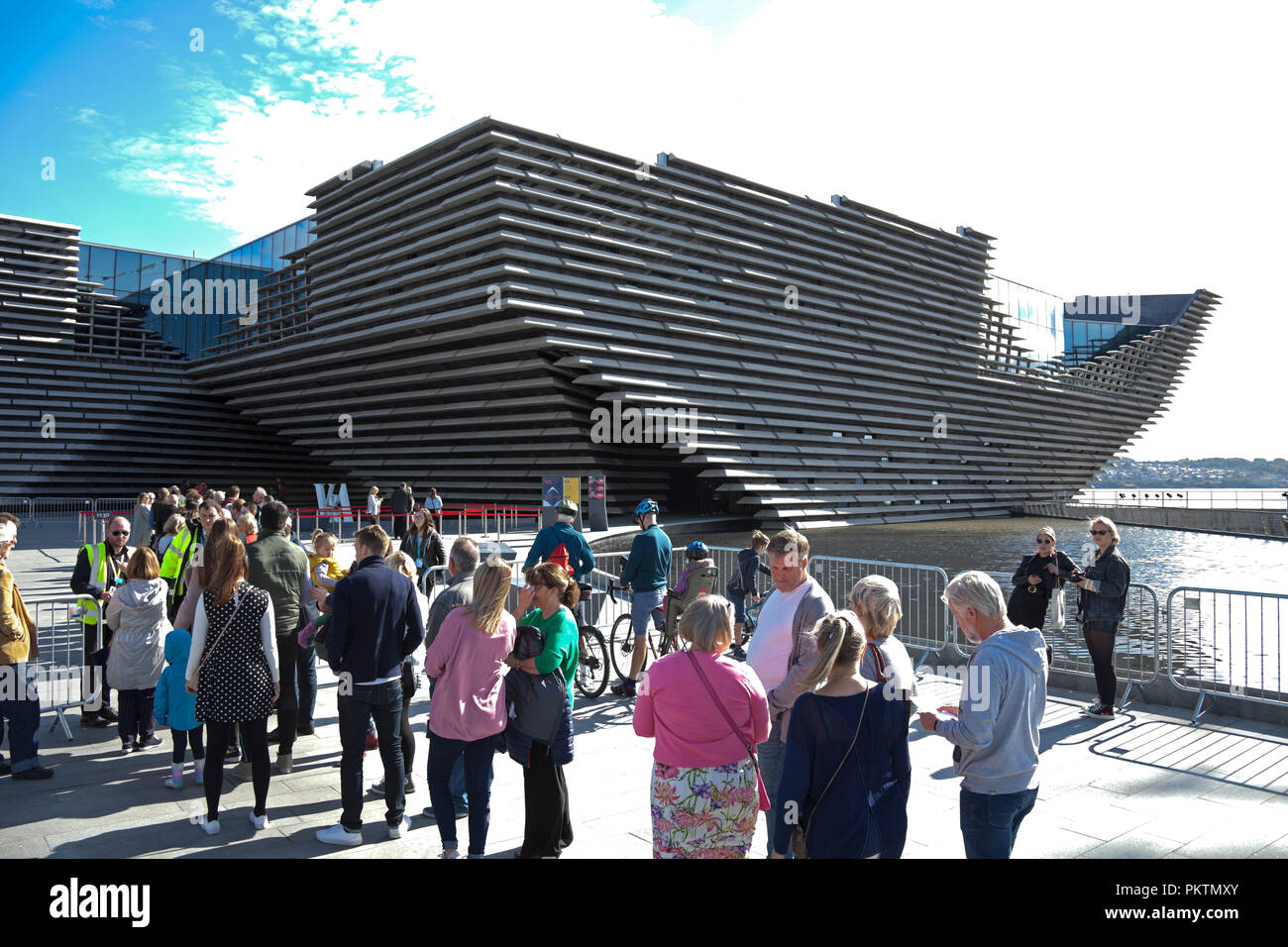 Dundee, Scotland, UK, 15th September 2018, opening day of V&A Design Museum, members of the public queuing for entry to the V&A Stock Photo