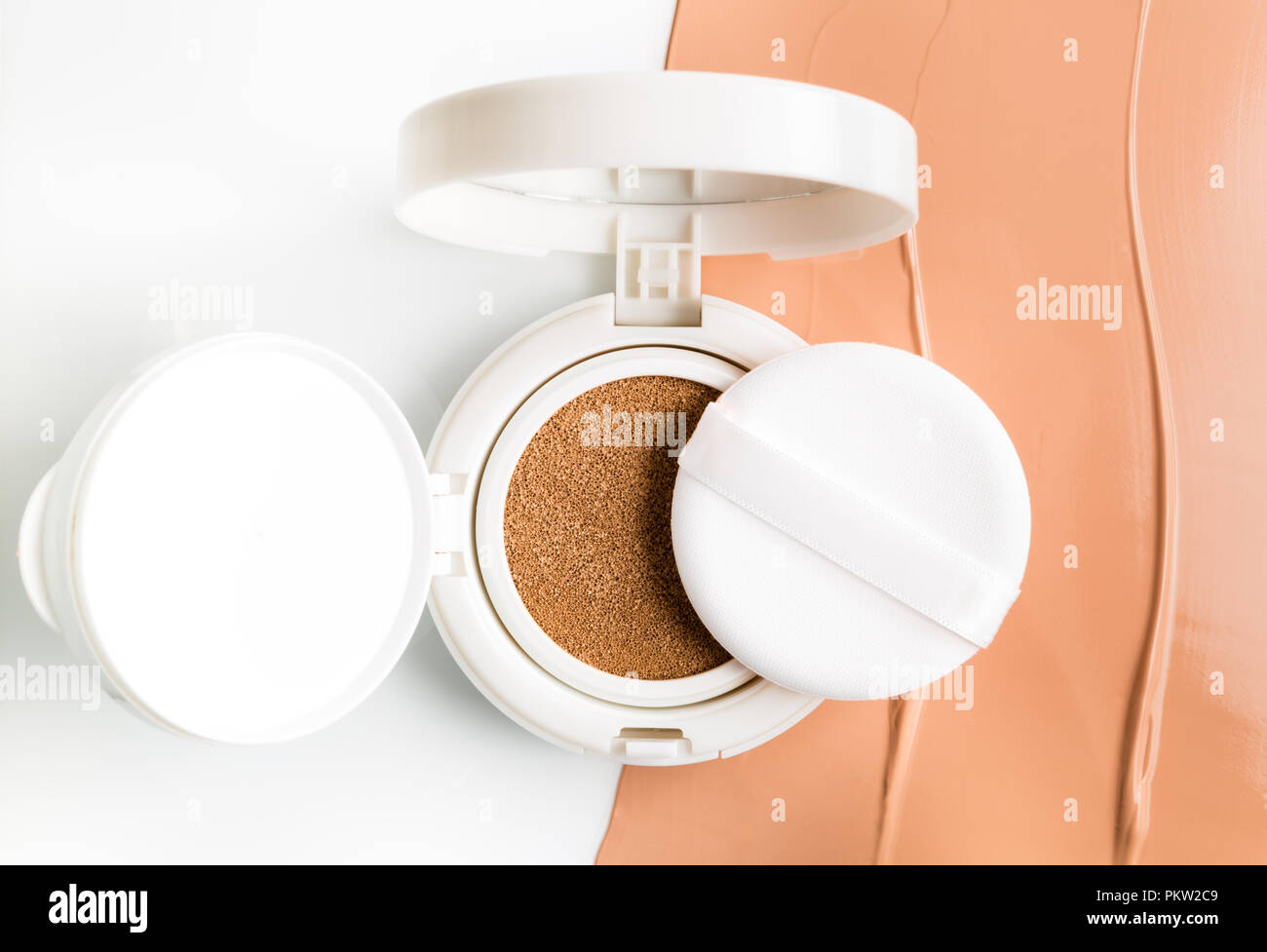 Foundation makeup hi-res stock photography and images - Alamy