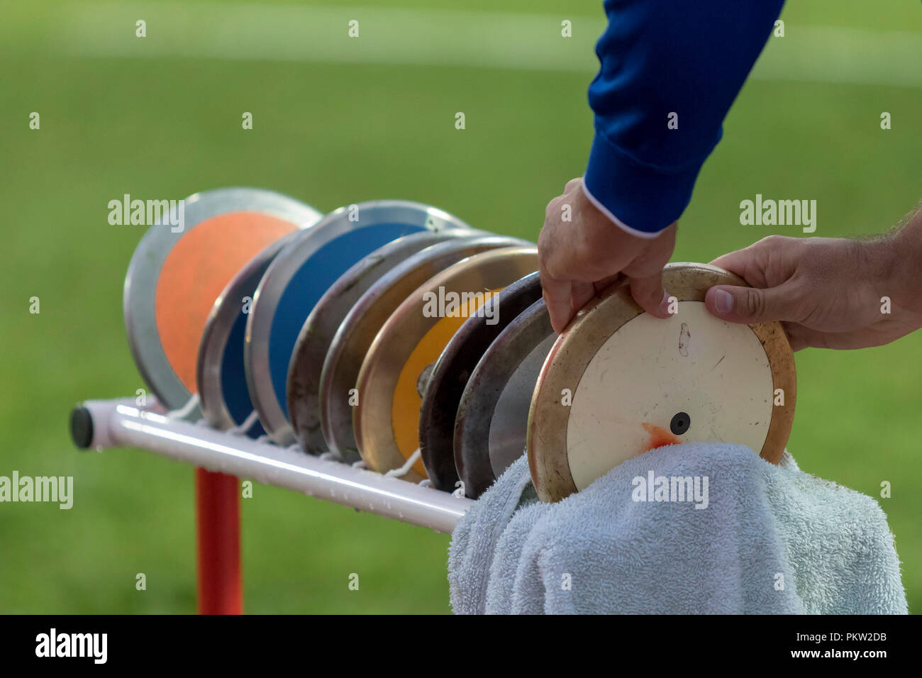 Discus throw olympic hires stock photography and images Alamy