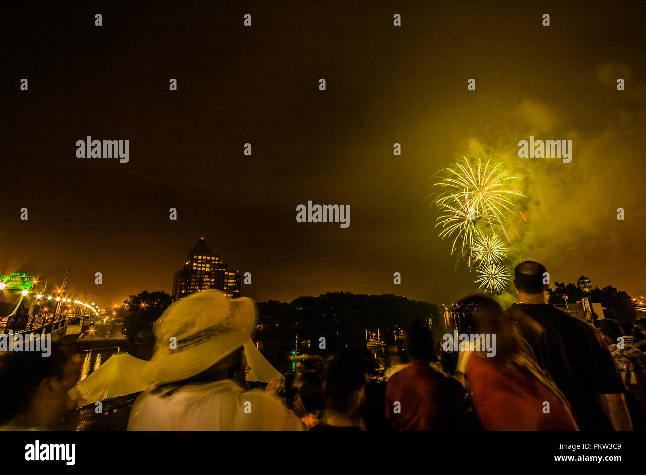 Forth of July Fireworks Mortensen Riverfront Plaza Hartford