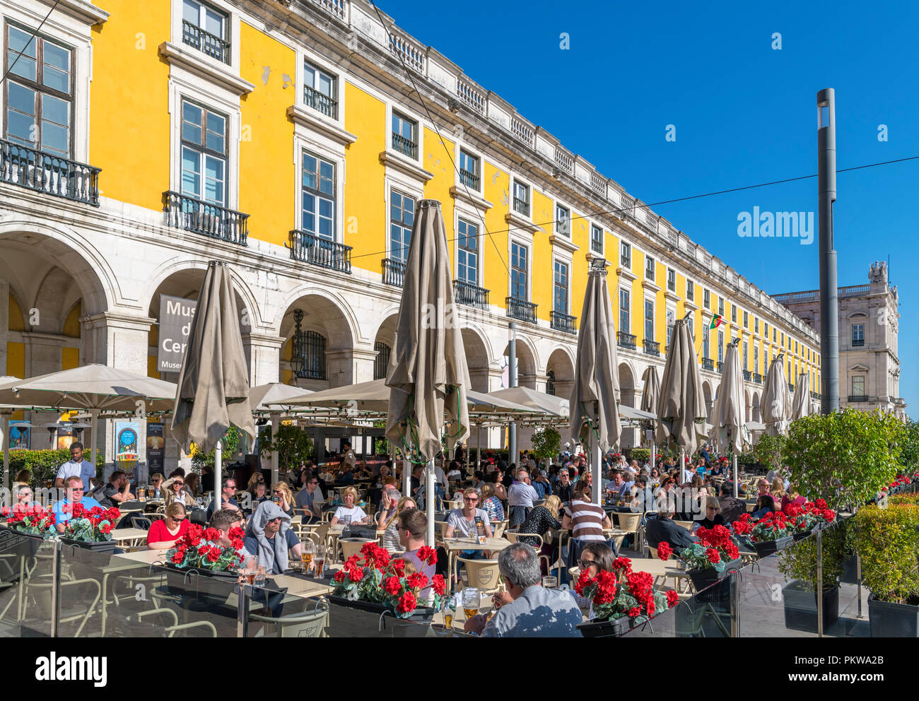 Sidewalk cafe in front of the Museu da Cerveja (Beer Museum), Praca do Comercio, Lisbon, Portugal Stock Photo