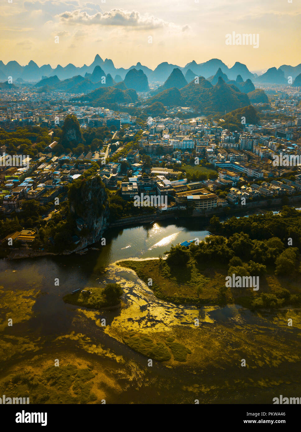 Li river and stunning karst rock mountains in Guilin China Stock Photo