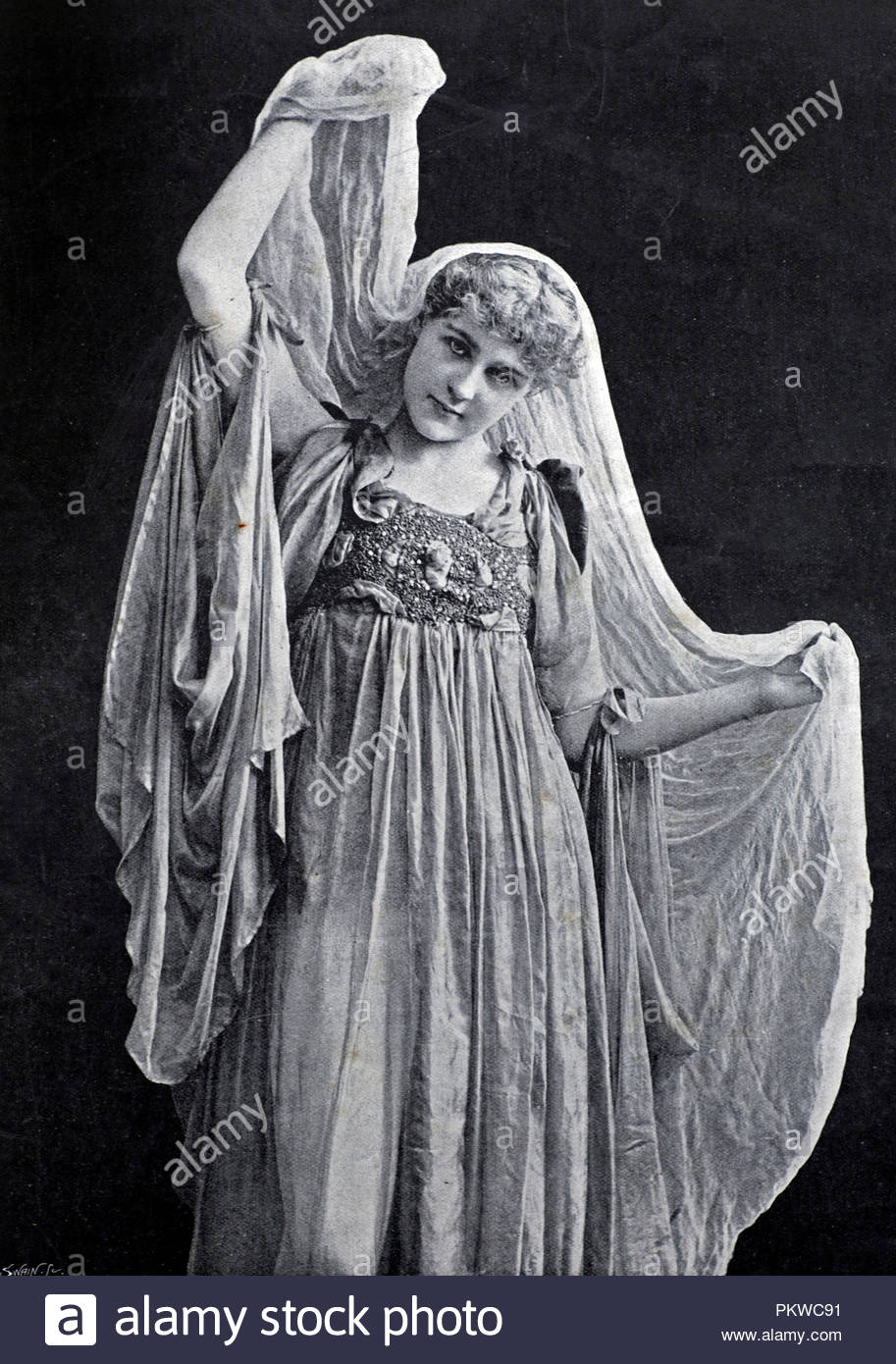 Lettice Fairfax, 1876 – 1948, was an English stage and silent film actress. She is known for her roles in the Edwardian musical comedy An Artist's Model (1895) and in silent cinema such as Brother Officers as Baroness Honour Royden (1915), photograph from 1890s Stock Photo