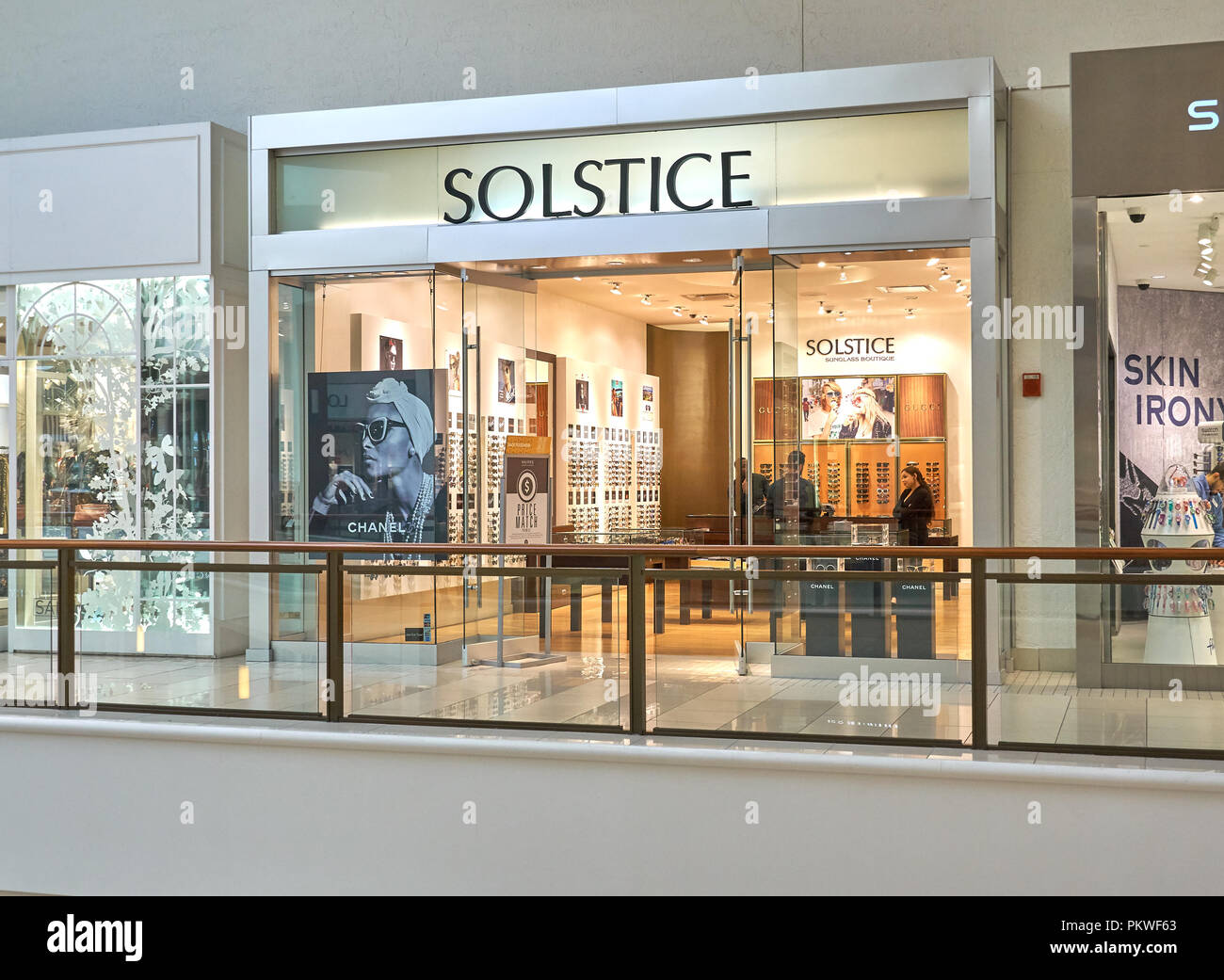 Shopping mall at aventura hi-res stock photography and images - Alamy