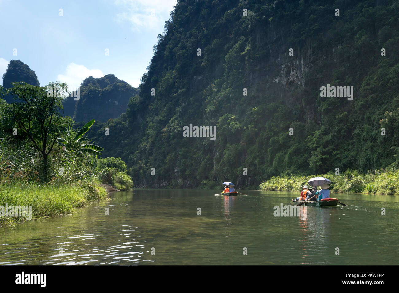 Place where the film Skull Island was filmed in wetland Nature Reserve in  Ninh Binh, Vietnam Stock Photo - Alamy