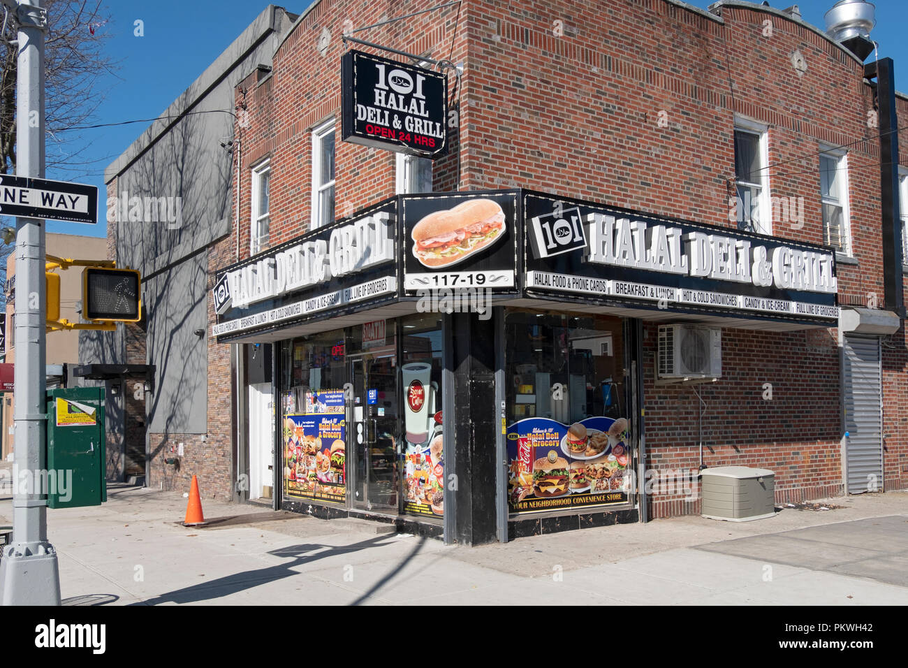 Exterior of 101 HALAL DELI & GRILL on 101st avenue in Richmond Hill, Queens, New York. Stock Photo