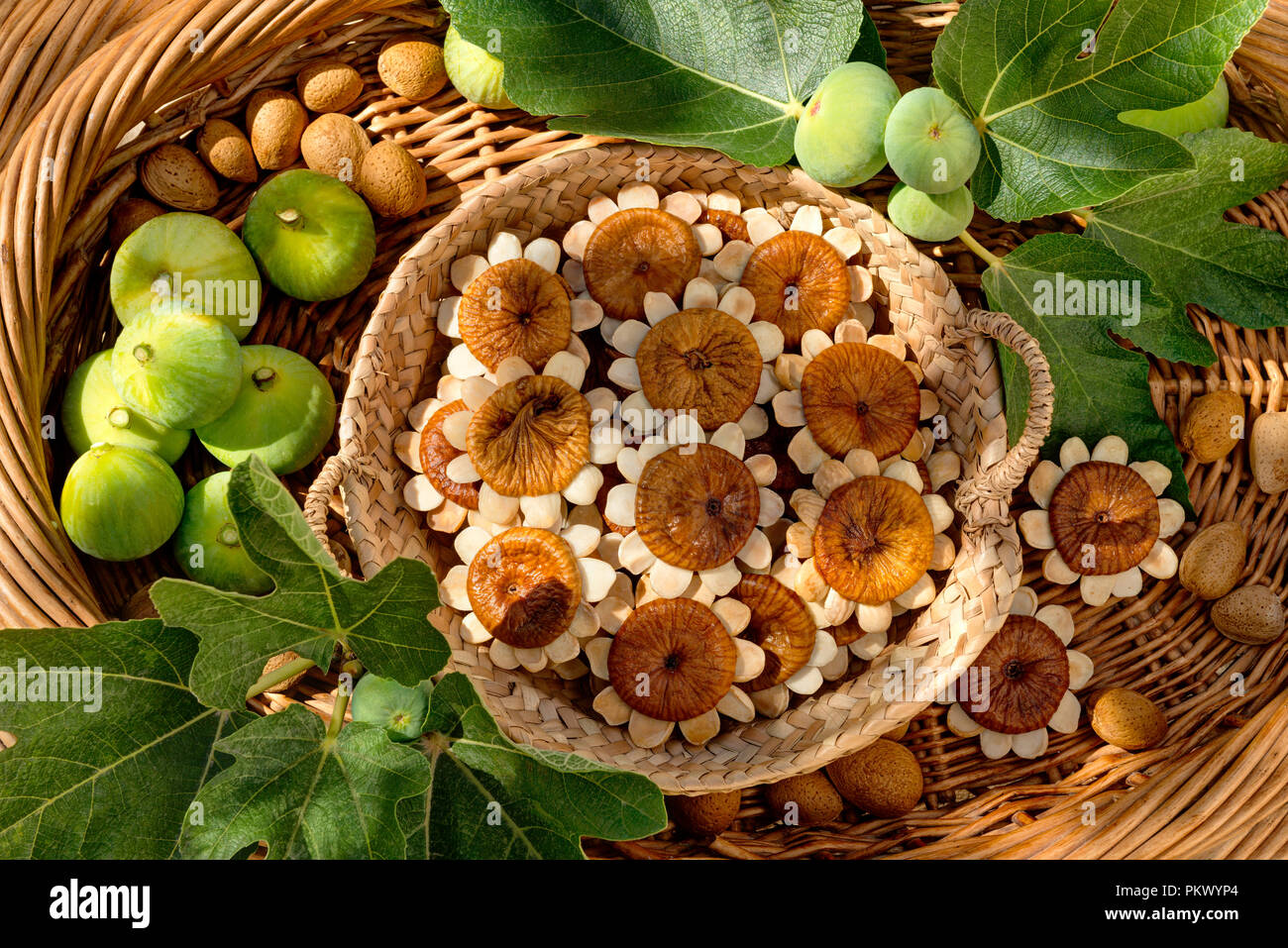fig estrelas, an Algarve delicacy made with dried figs and almonds, and fresh figs Stock Photo