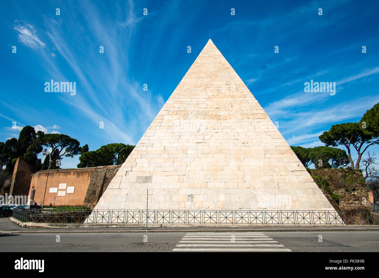 Pyramid of Cestius is an ancient pyramid in Rome, Italy Stock Photo - Alamy