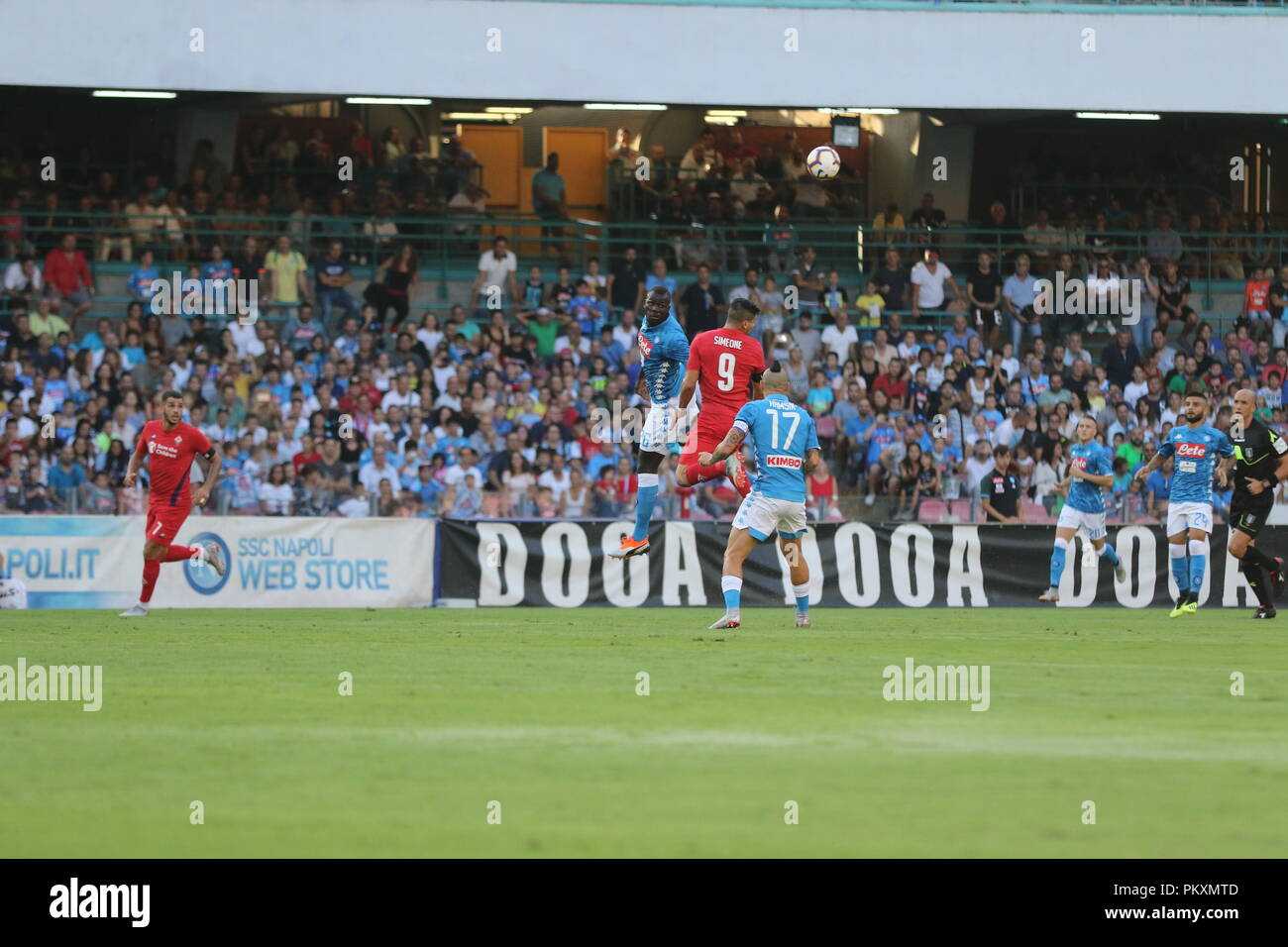 Naples, Italy. 15th September 2018. In the picture the player of Napoli Koulibaly wins a nice contrast against the Florentine player Simeone.Stadium San Paolo Naples. 15th Sep, 2018. 09/15/2018 - Italy.final result SSC Napoli 1 AC Fiorentina 0. Credit: Fabio Sasso/ZUMA Wire/Alamy Live News Stock Photo