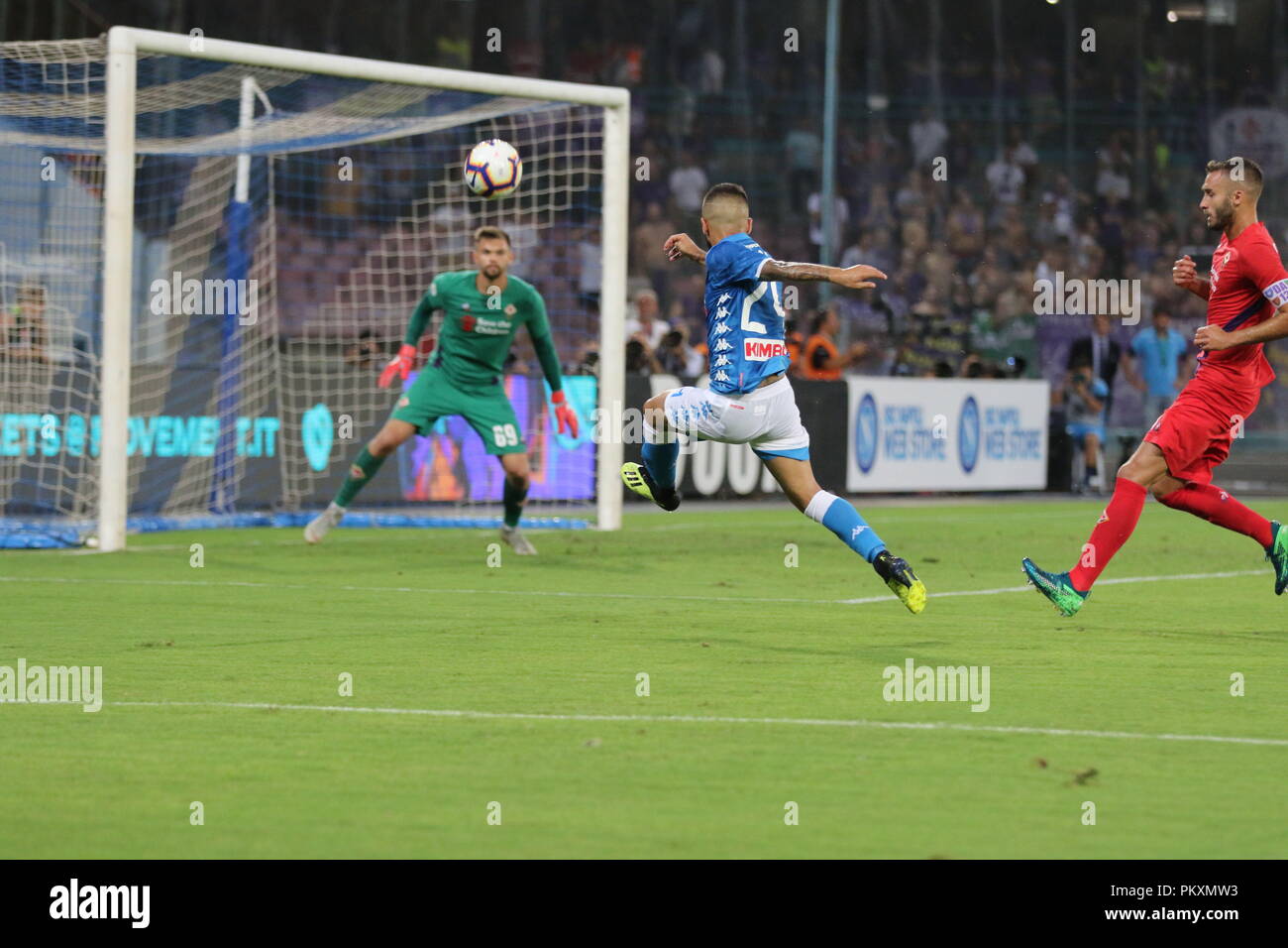 Naples, Italy. 15th September 2018. In the picture the player of Napoli and Italian football national Lorenzo Insigne who pulls to score.Stadium San Paolo Naples. 15th Sep, 2018. 09/15/2018 - Italy.final result SSC Napoli 1 AC Fiorentina 0. Credit: Fabio Sasso/ZUMA Wire/Alamy Live News Stock Photo