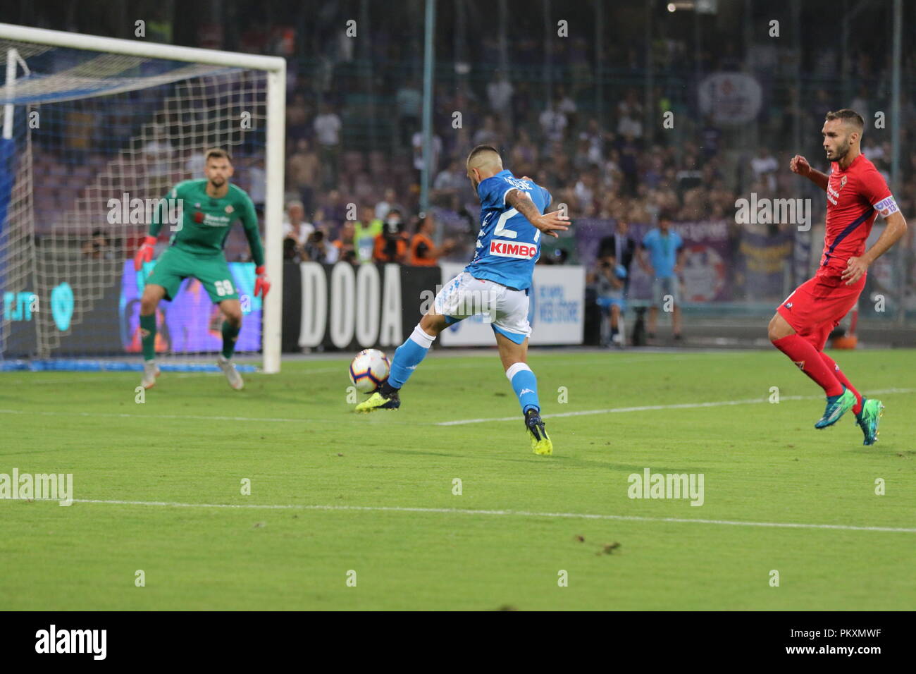 Naples, Italy. 15th September 2018. In the picture the player of Napoli and Italian football national Lorenzo Insigne who pulls to score.Stadium San Paolo Naples. 15th Sep, 2018. 09/15/2018 - Italy.final result SSC Napoli 1 AC Fiorentina 0. Credit: Fabio Sasso/ZUMA Wire/Alamy Live News Stock Photo