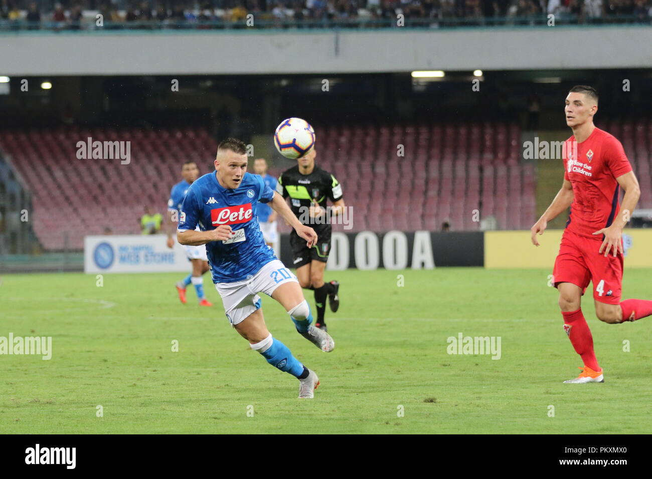 Naples, Italy. 15th September 2018. In the picture the Napoli player Zielinski takes the ball with his head.Stadium San Paolo Naples. 15th Sep, 2018. 09/15/2018 - Italy.final result SSC Napoli 1 AC Fiorentina 0. Credit: Fabio Sasso/ZUMA Wire/Alamy Live News Stock Photo