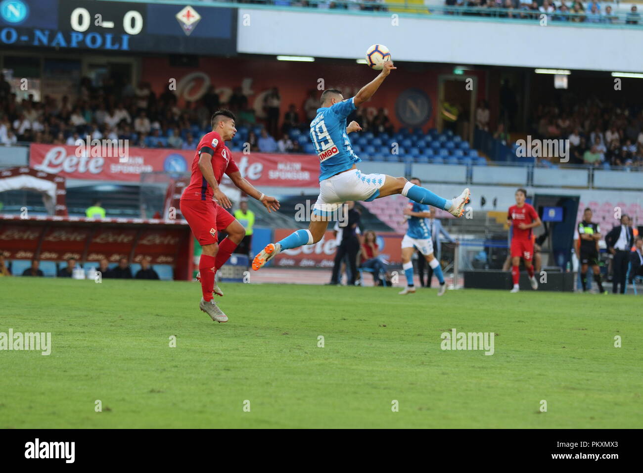 Naples, Italy. 15th September 2018. . in photo: the player of the napoli Maksimovic wins an aerial contrast against the Florentine simone.Stadium San Paolo Naples - 09/15/2018 - Italy.final result SSC Napoli 1 AC Fiorentina 0. Credit: Fabio Sasso/ZUMA Wire/Alamy Live News Stock Photo