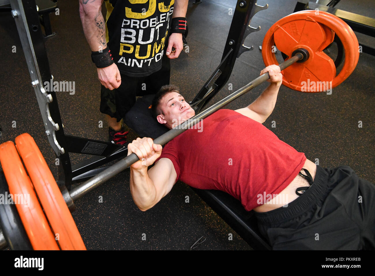 04 September 2018, Bremen: 04 September 2018, Germany, Bremen: Andrew  Fiocco prepares in a fitness studio for the world championship in bench  press. He has already lifted 150 kilograms, with a dead