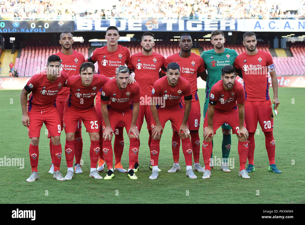 Napoli, Italy. 15th September 2018.  Fiorentina team pose for a photograph before the Serie A TIM match between SSC Napoli Vs Fiorentina at  San Paolo Stadium on september 15, 2018 in Naples Italy. (Photo by Marco Iorio) Credit: marco iorio/Alamy Live News Stock Photo