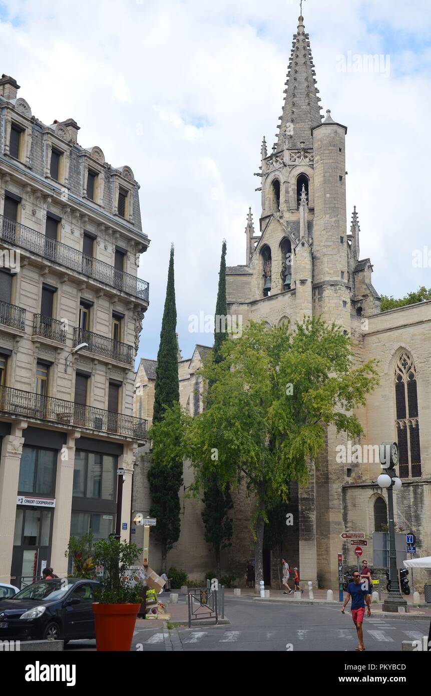 Die historische Stadt Avignon im Süden Frankreichs: Die Kirche Saint Didier Stock Photo
