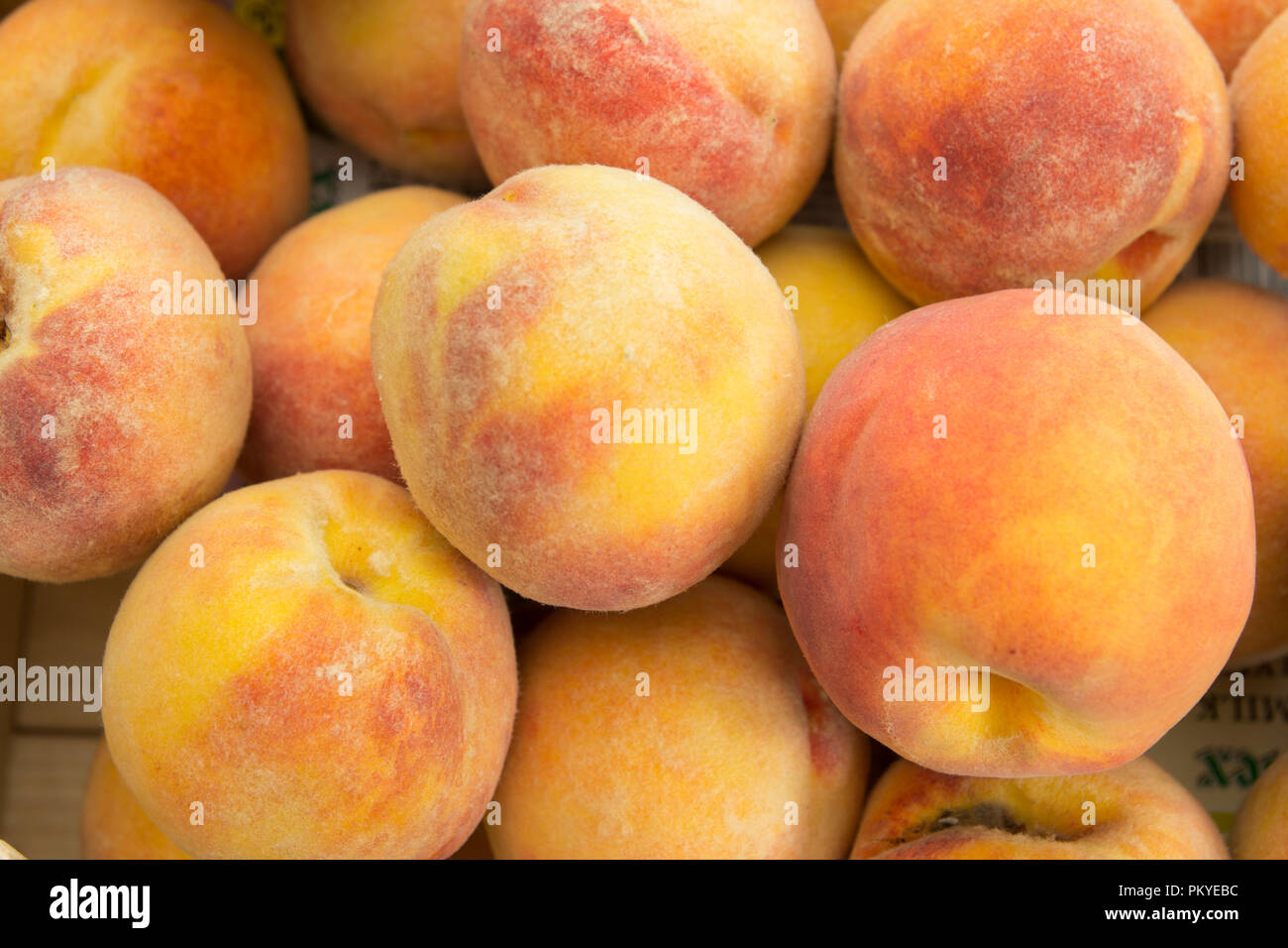peaches in box Stock Photo