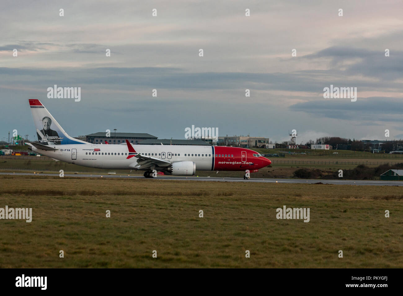 Boeing 737 hires stock photography and images Alamy