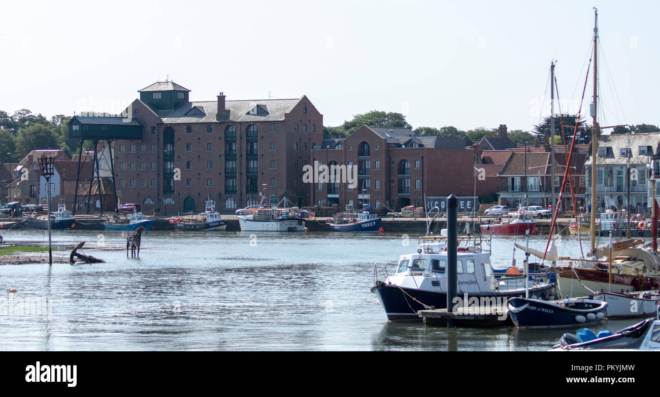 The Lifeboat Horse sculpture by Rachael Long in WellsNextTheSea harbour Stock Photo Alamy