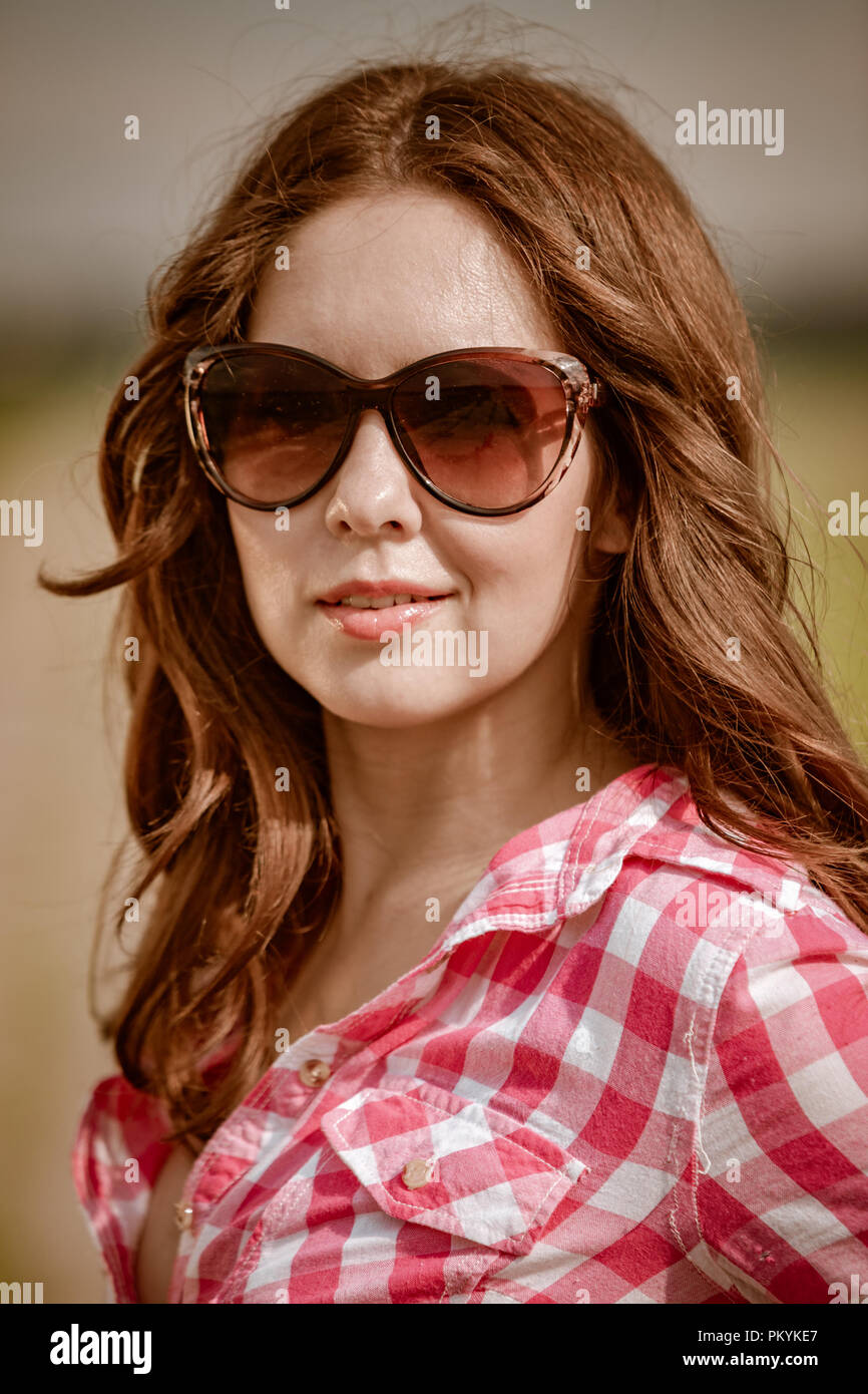 Portrait of a beautiful girl with sunglasses Stock Photo - Alamy