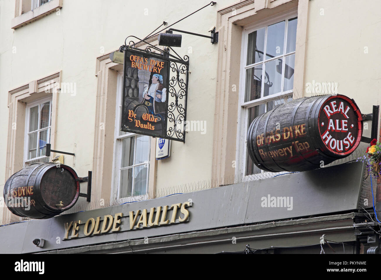 Signs over Ye Olde Vaults pub, Oswestry, Shropshire Stock Photo