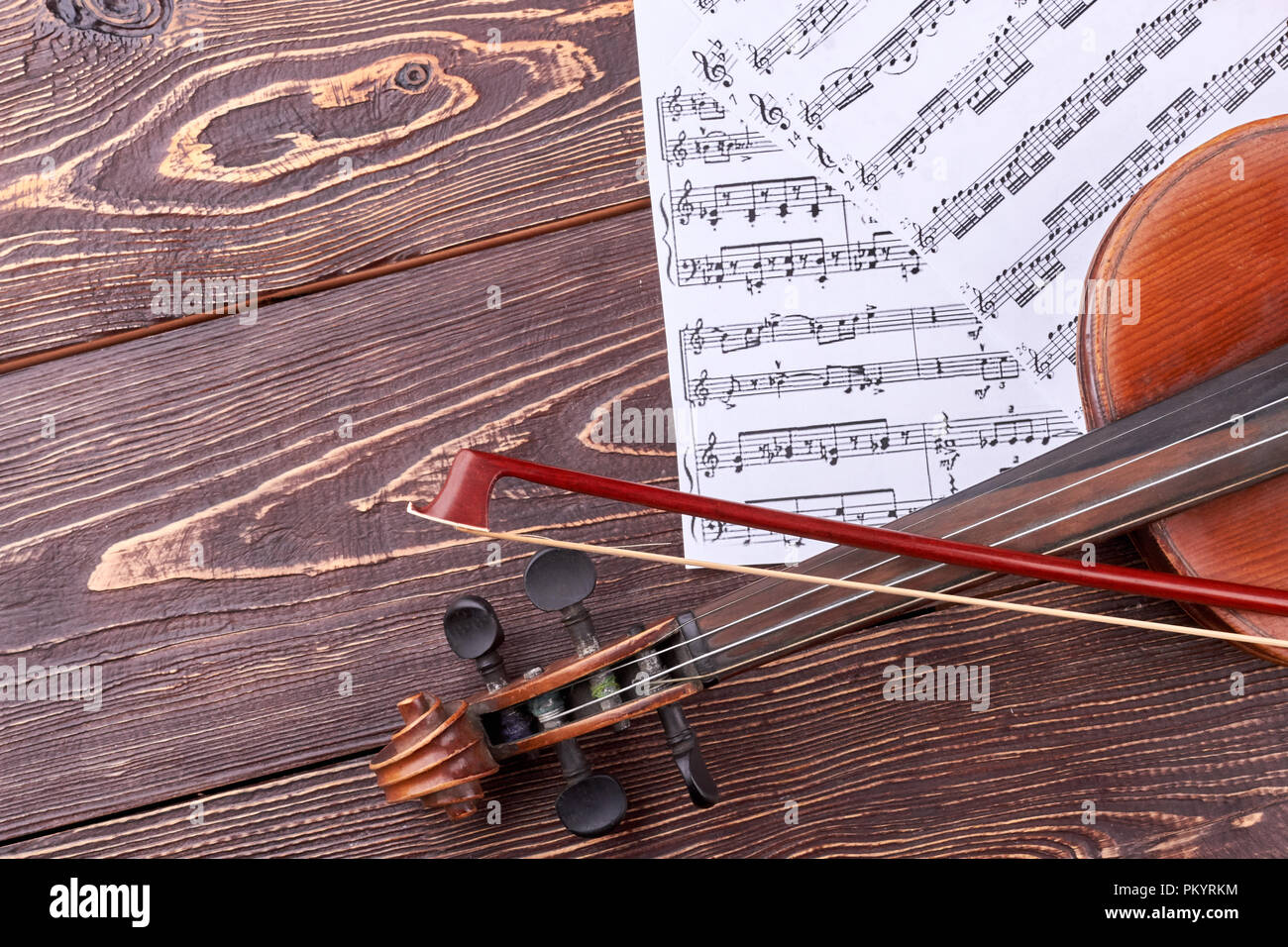 Violin, fiddle stick and musical notes Stock Photo Alamy