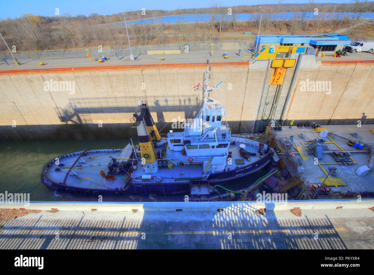 Welland canal locks hires stock photography and images Alamy