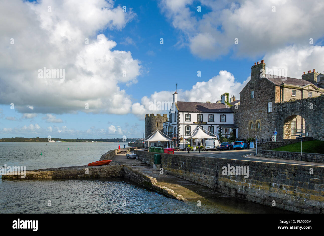 The harbour wall and the Anglesey Pub in Caernarvon, North Wales Stock Photo