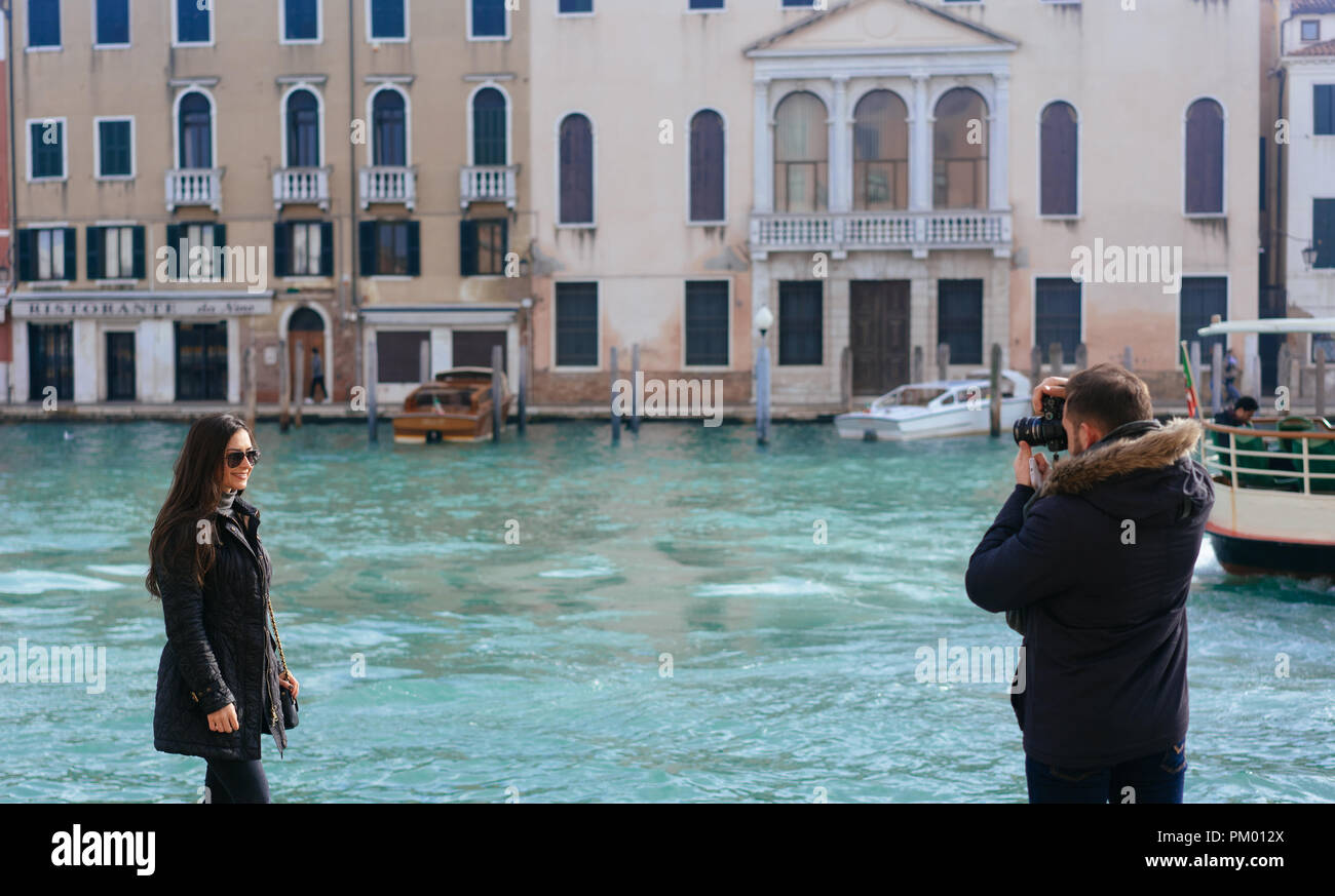Married couple gondola venice hi-res stock photography and images - Alamy