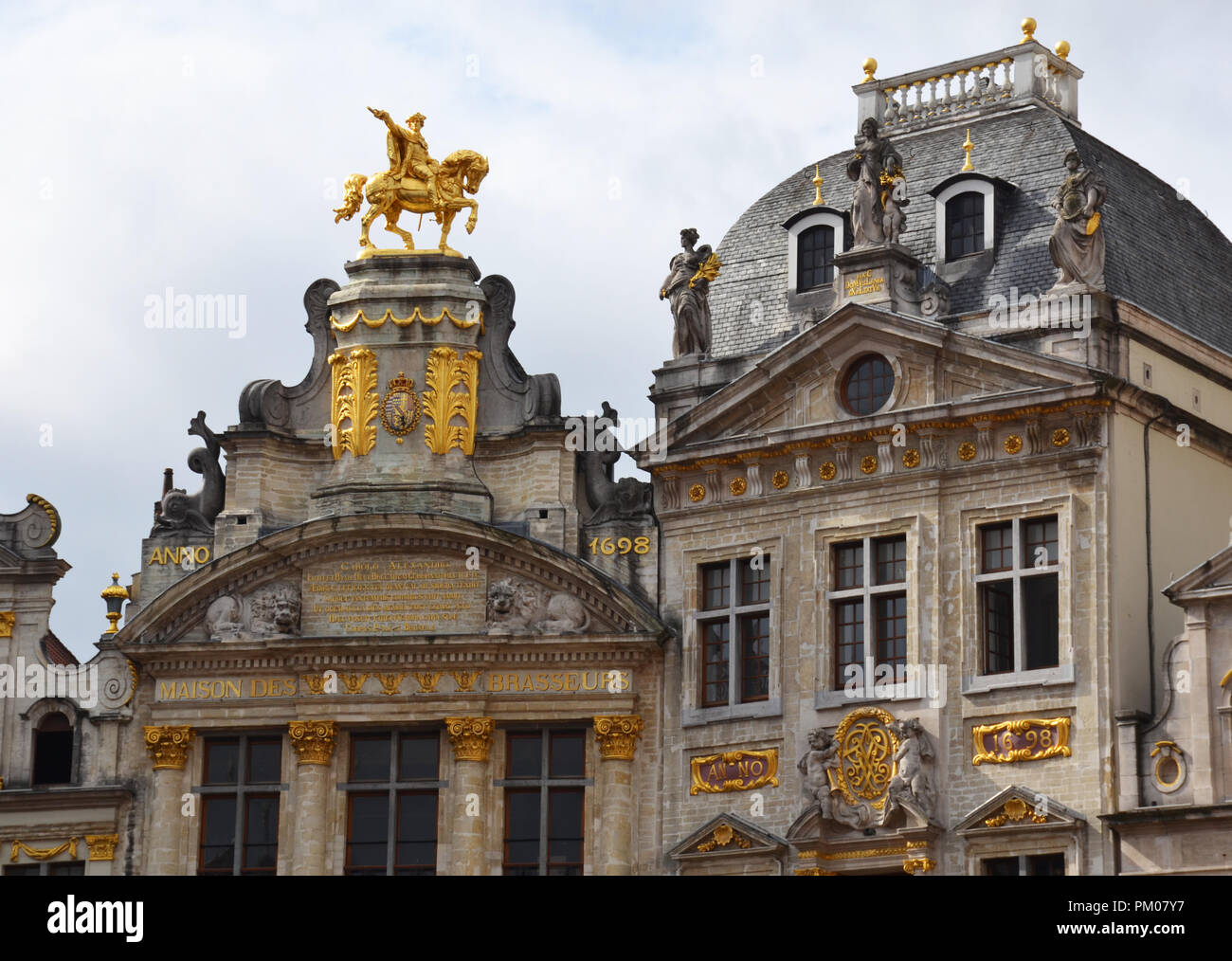 Statue of Charles Alexander of Lorraine on top the house L'Arbre d'or, on the Grand Place in Brussels, Belgium Stock Photo