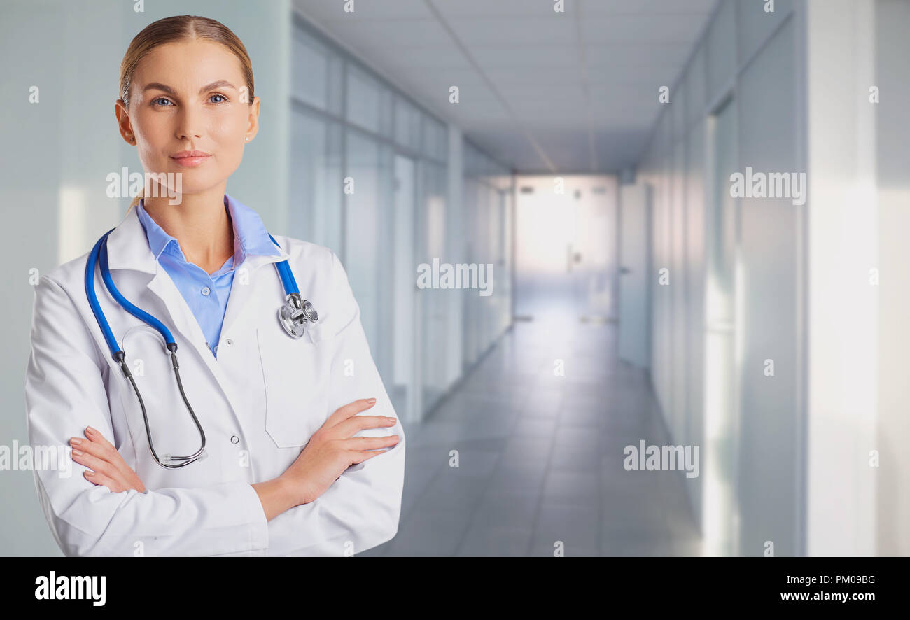 Doctor pharmacist hi-res stock photography and images - Alamy
