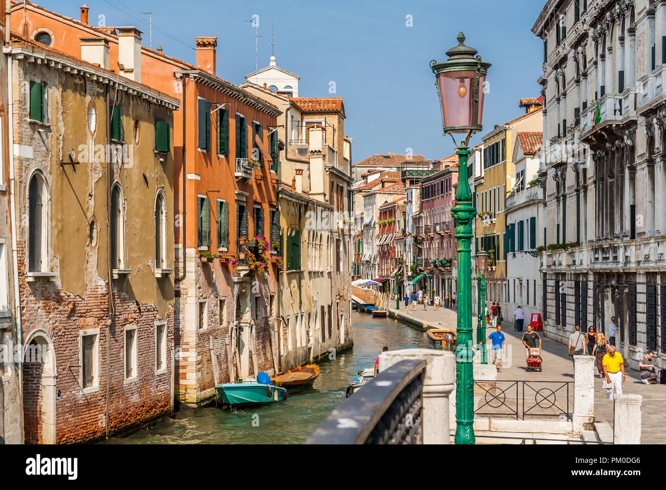 Narrow canal hi-res stock photography and images - Alamy