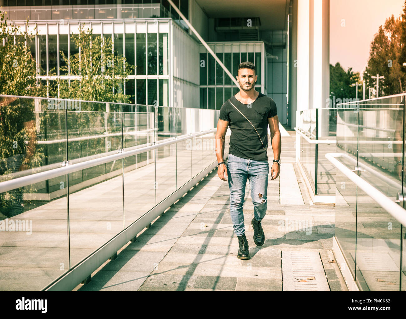 Man wearing jeans and tshirt hi-res stock photography and images - Alamy
