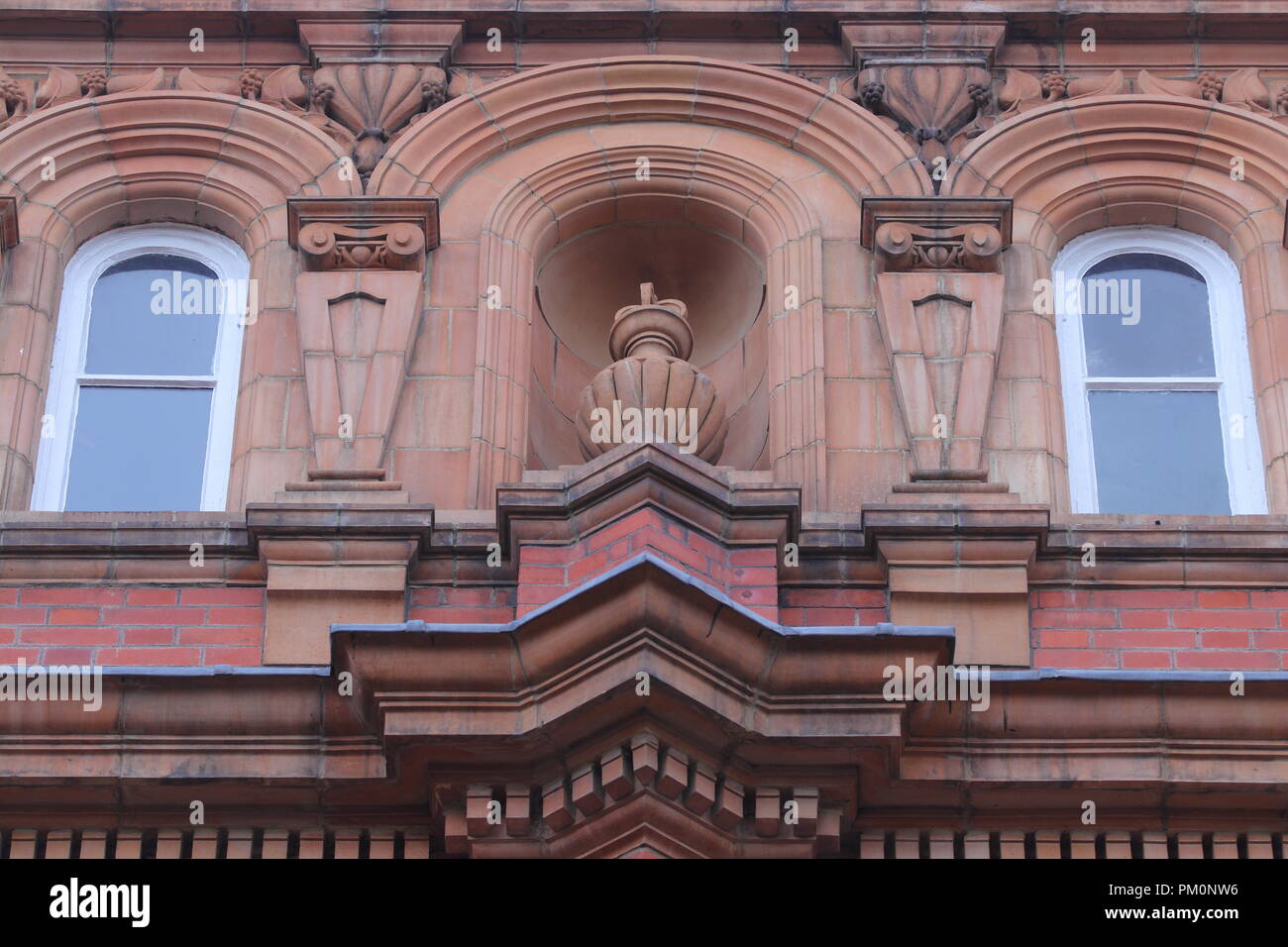 A Victorian building in Leeds with 2 Leeds Owls guarding a crown Stock Photo