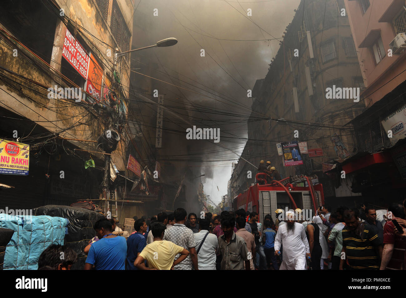 Kolkata, India. 16th Sep, 2018. People watch firefighters extinguishing a major fire at Bagri