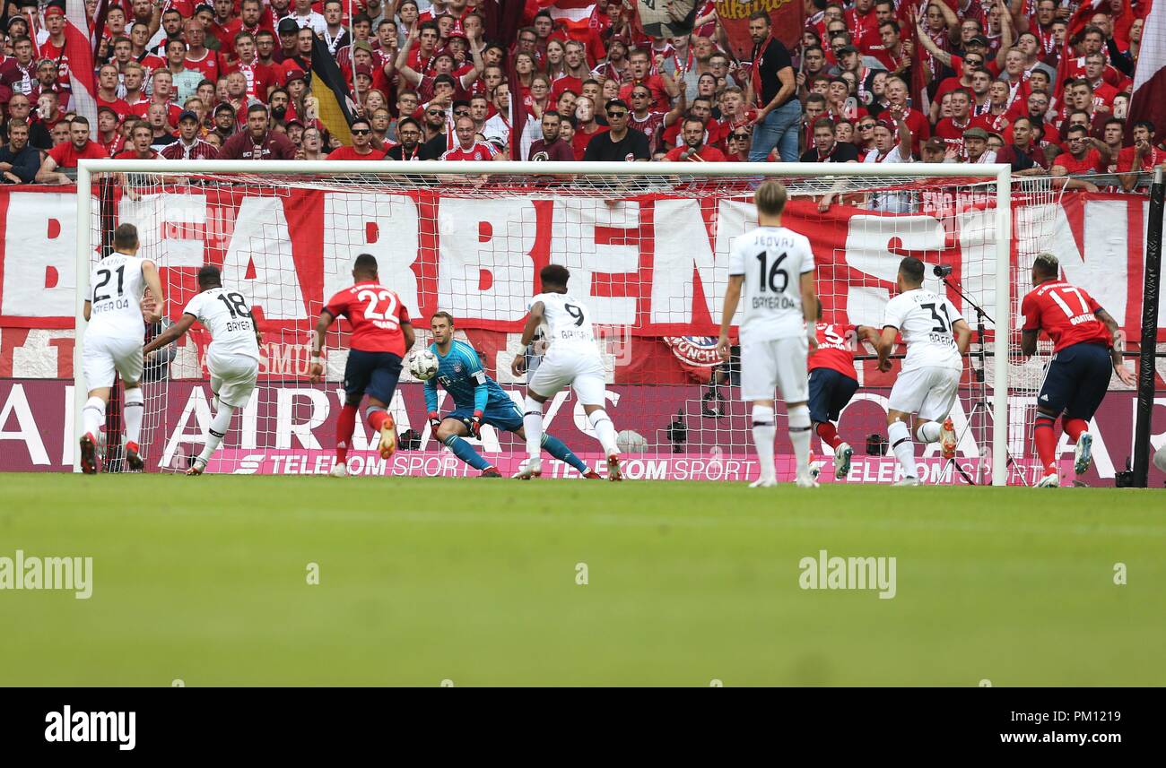 firo: 15.09.2018 Fuvuball, Football: 1.Bundesliga FC Bayern Munich - Bayer 04 Leverkusen, Wendell, Bayer, Leverkusen, Penalty | usage worldwide Stock Photo