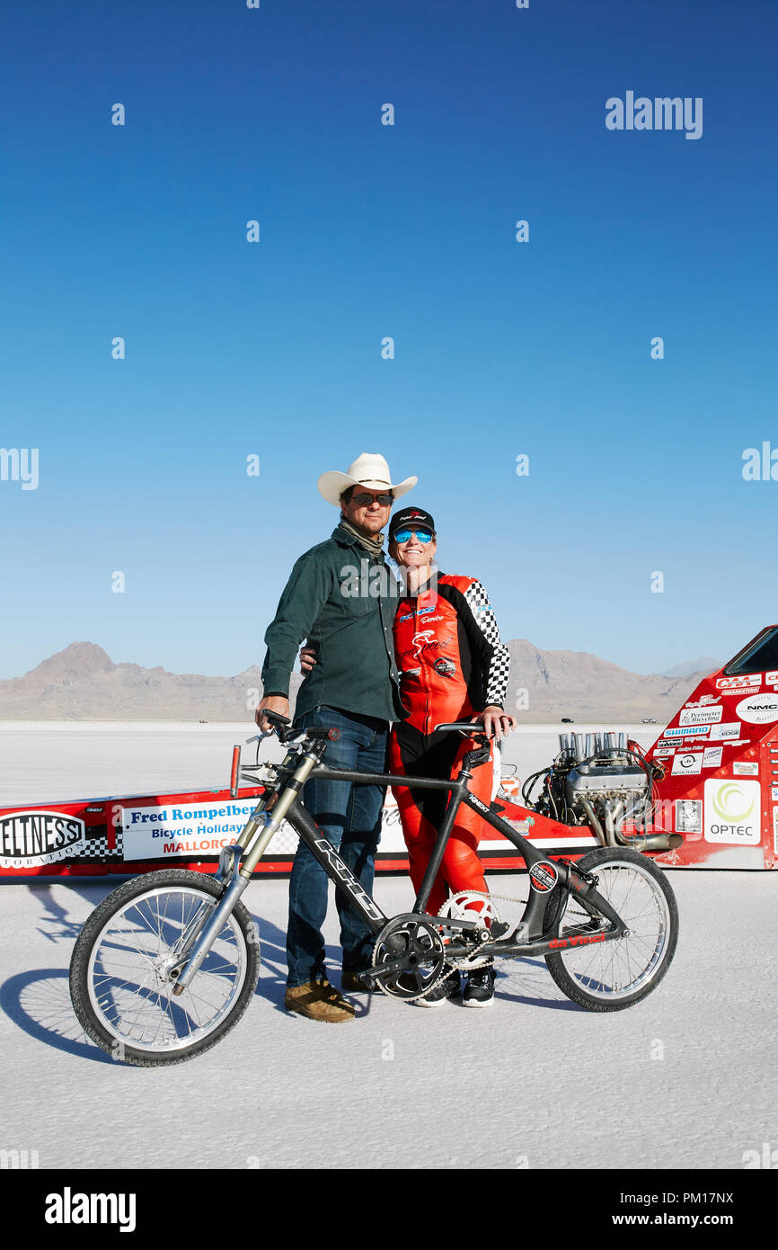 Bonneville Utah USA. 16th Sep 2018. Denise Mueller Korenek attempting to break the Cycling World Land Paced Bicycle land speed record Denise Muller with Husband Chris Credit Action Plus Sports Alamy L...