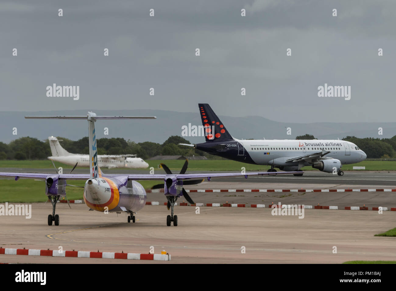 Manchester airport england flying departures arrivals airliners oo ssk