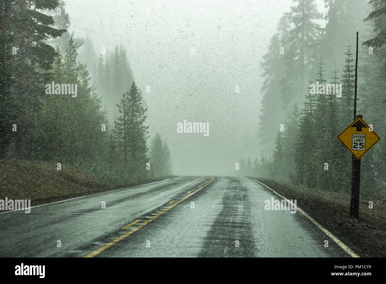 Driving in heavy snow blizzard usa hi-res stock photography and images ...