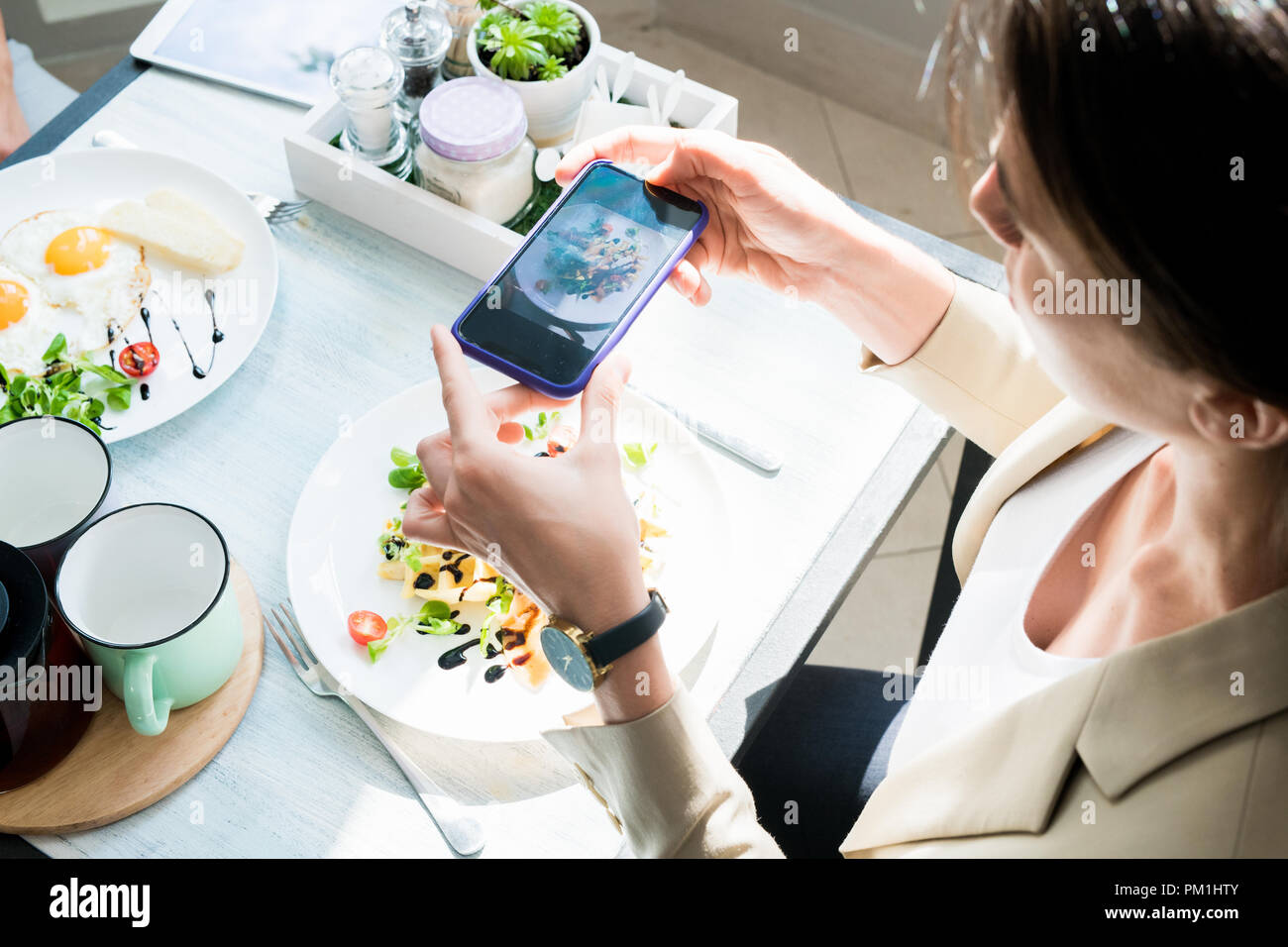 Food critic hi-res stock photography and images - Alamy