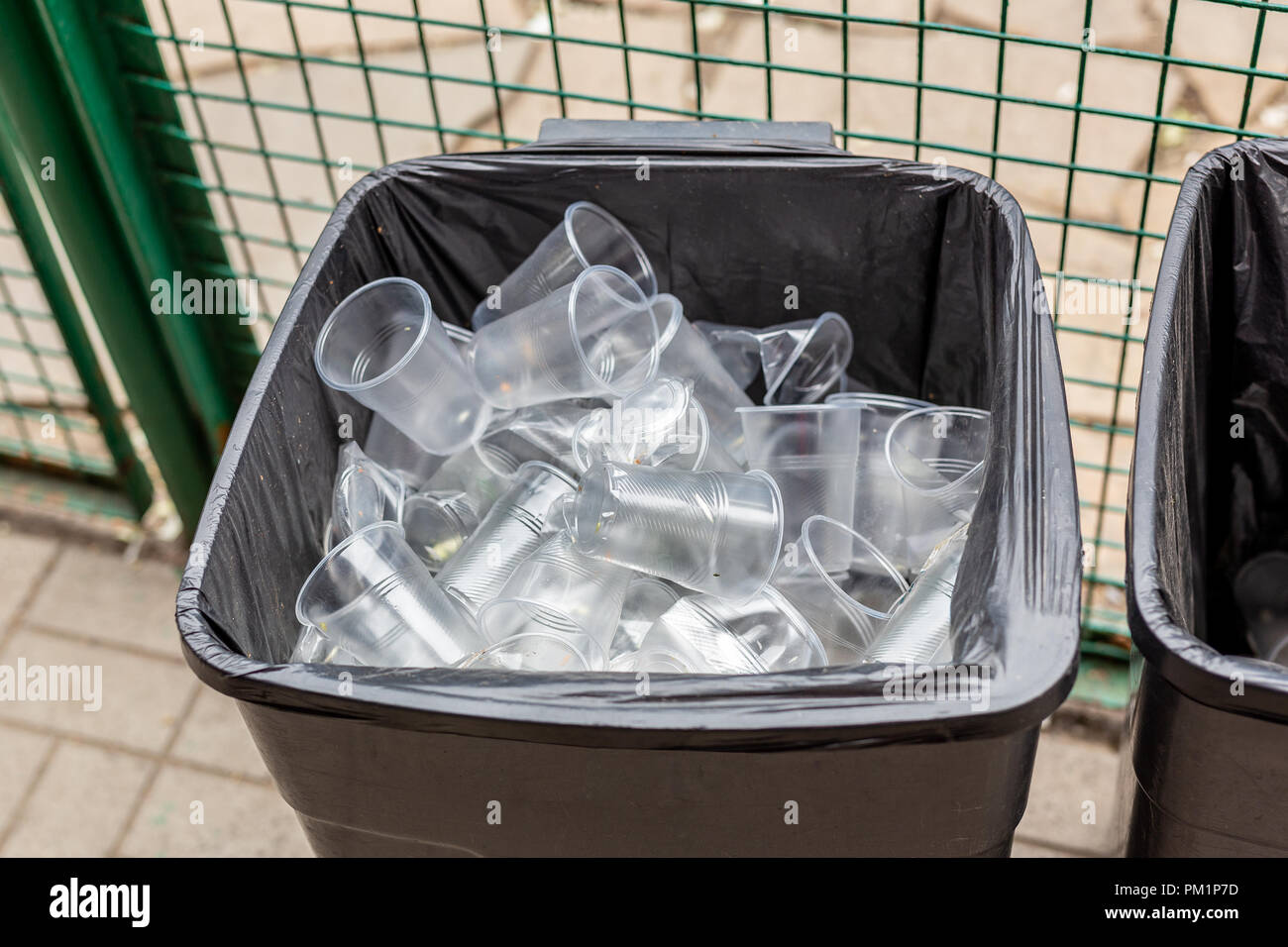 Paper Cups Bin Stock Photos & Paper Cups Bin Stock Images - Alamy