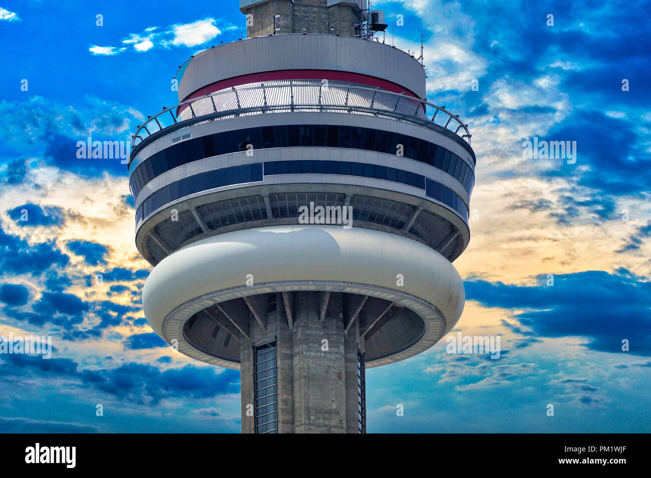 Cn tower glass floor hi-res stock photography and images - Alamy