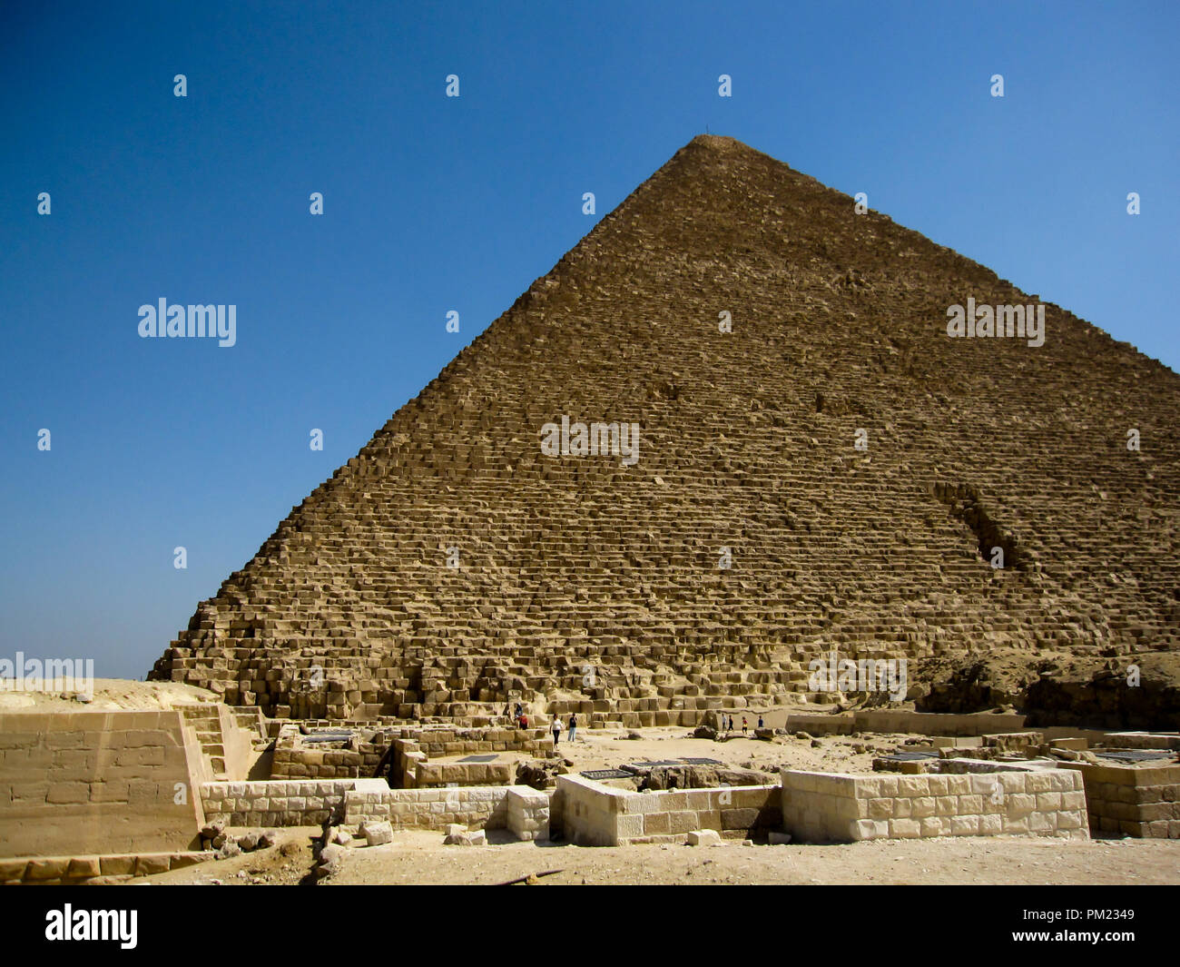 The great pyramid of Giza, also known as Khufu or Cheops, a major ...