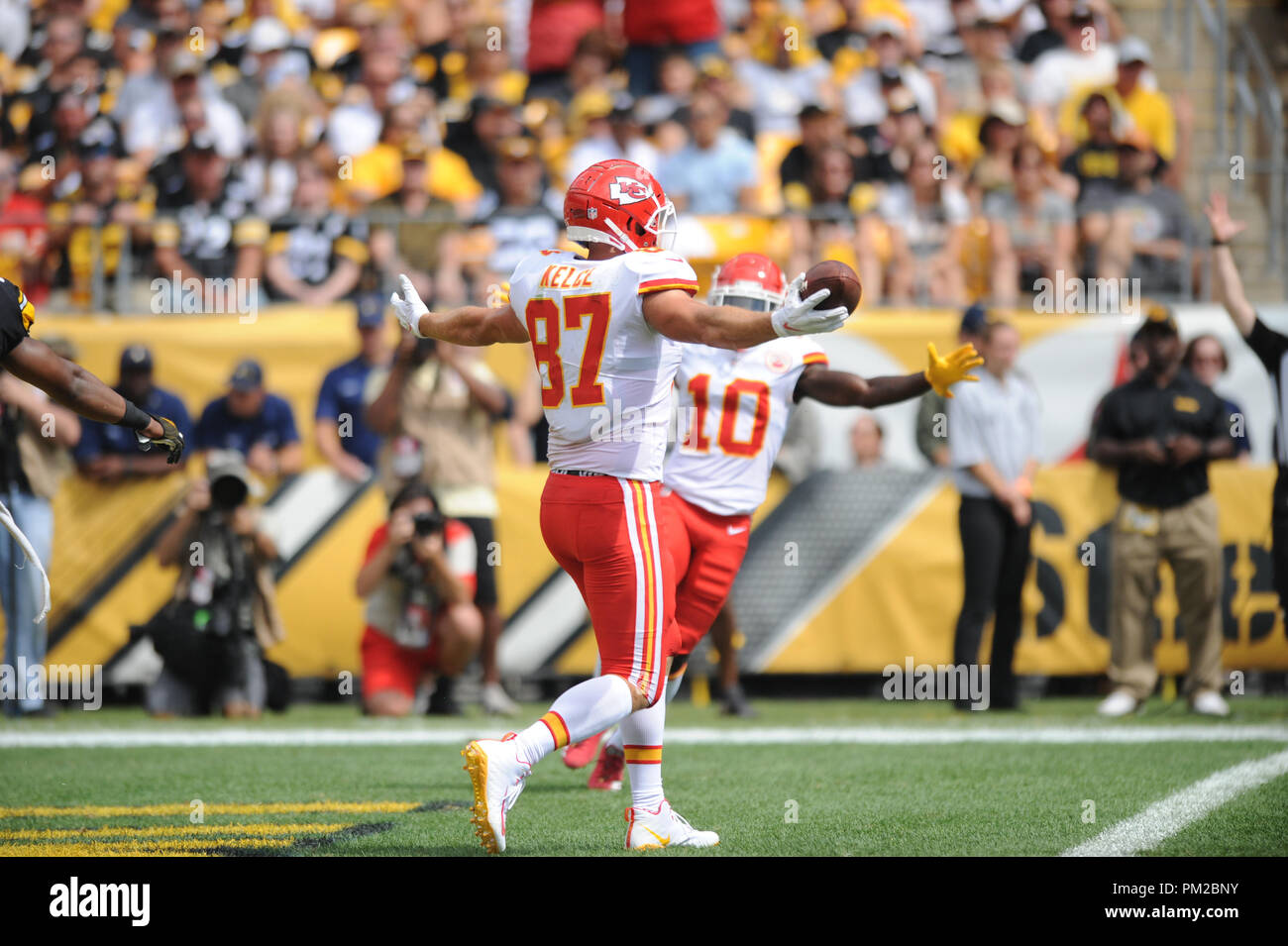 Pittsburgh, PA, USA. 16th Sep, 2018. Steelers #19 JuJu Smith-Schuster and  Kareem Hunt #27 during the Pittsburgh Steelers vs Kansas City Chiefs game  at Heinz Field in Pittsburgh, PA. Jason Pohuski/CSM/Alamy Live