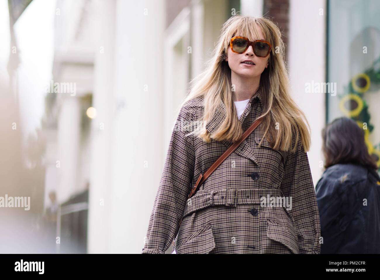 A chic showgoer arriving at the Victoria Beckham runway show during London Fashion Week - Sept 16, 2018 - Photo: Runway Manhattan ***For Editorial Use Only*** | usage worldwide Stock Photo