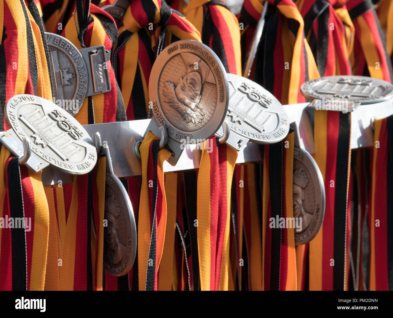 16 September 2018, Berlin: After the start of the 45th BMW Berlin Marathon,  medals for the participants will hang on a metal frame on the Straße des  17. June. Photo: Soeren Stache/dpa