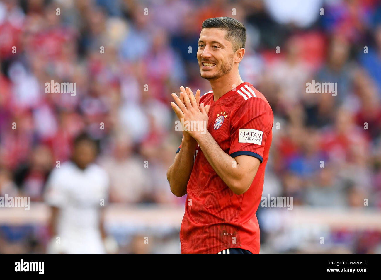 Football: Bundesliga, Bayern Munich - Bayer Leverkusen, 3rd matchday in the  Allianz Arena. Robert Lewandowski of Bavaria. The Bayern win the game 3: 1.  Photo: Tobias Hase / dpa - IMPORTANT NOTE: