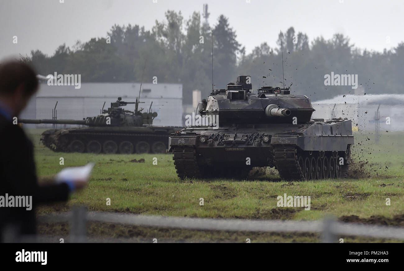 Page 2 Leopard 2 And Tank High Resolution Stock Photography And Images Alamy