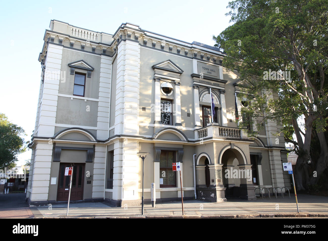 Balmain Town Hall, 370 Darling St, Balmain NSW 2041 Stock Photo - Alamy